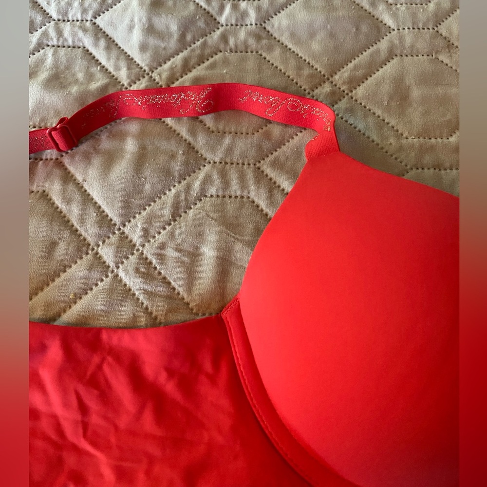 VICTORIAS SECRET Red T-Shirt Push-Up Full Coverage Bra